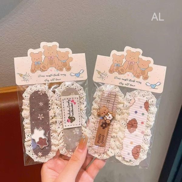 Set 2c dán mái viền ren charm chữ nhật