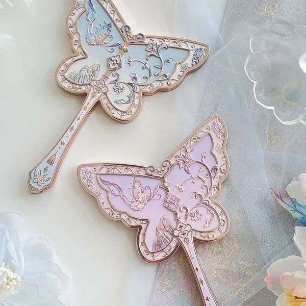 Gương cầm tay Flower Knows Butterfly 11.5 x 17 cm
