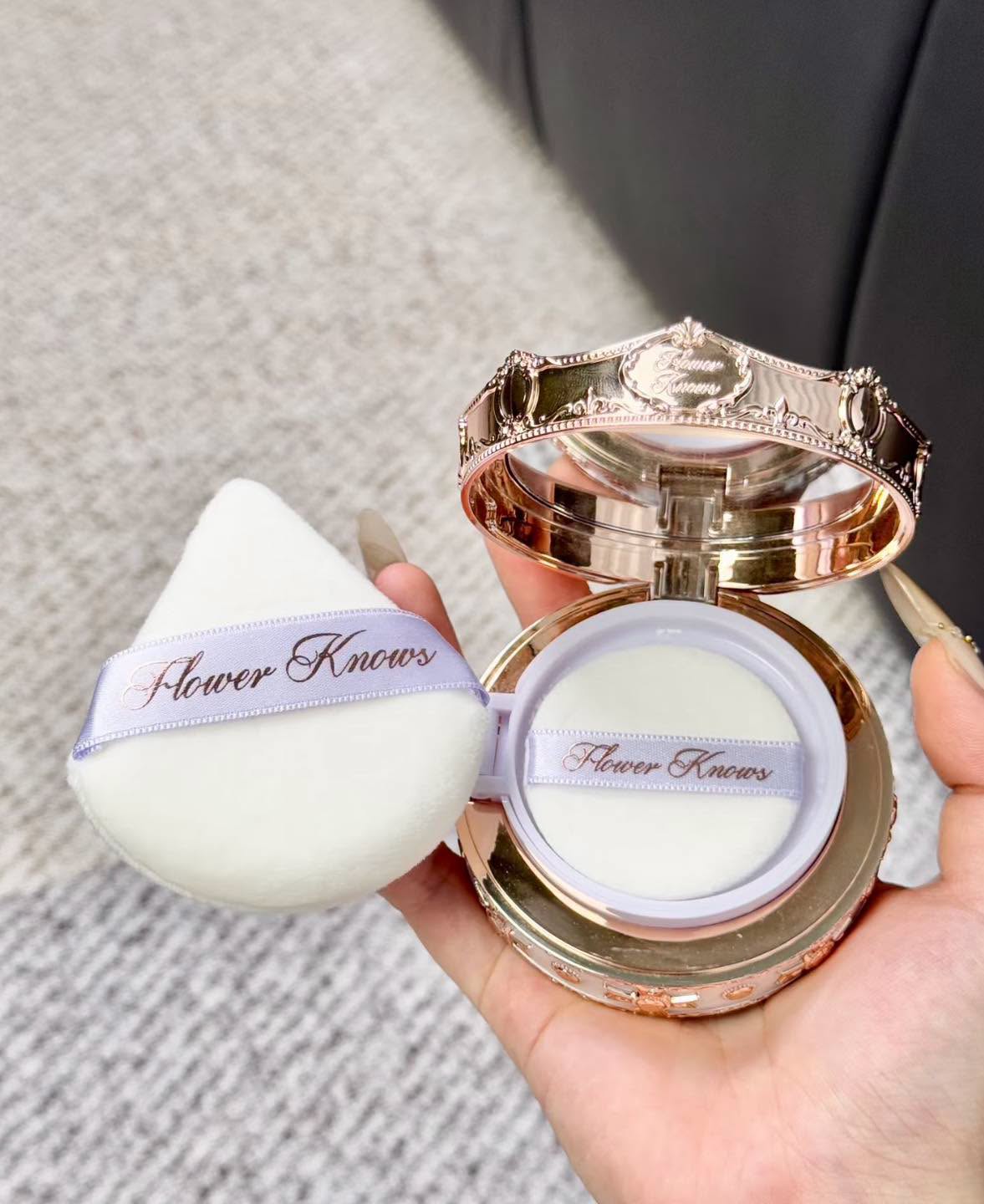 Phấn Phủ Bột + Vỏ  Flower Knows Knight Unicorn BST Kỳ Lân