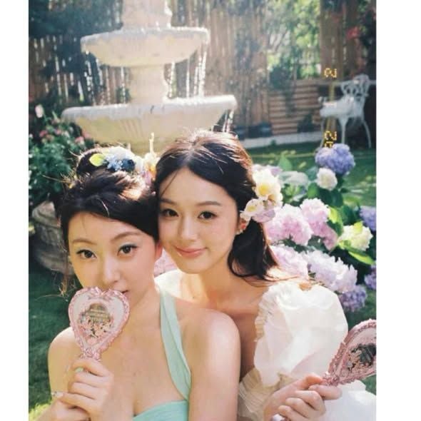 Gương Cầm Tay Midsummer Fairytales Flower Knows