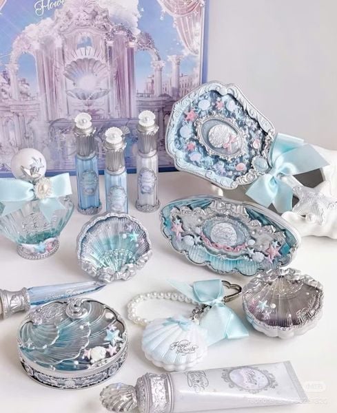 Flower Knows Phẩn Phủ Nén  Thủy Tinh căng bóng “glass skin” Vỏ Trai Biển Cả Shell's Jewel
