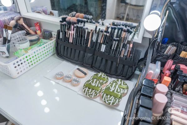 Bao Da Đựng Cọ Trang Điểm Gấp Gọn 29 Lỗ Màu Đen