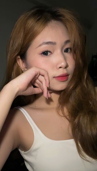 Lens 1 ngày - Kính áp tròng Smoky Bloom mang tông xám khói pha nâu lạnh, tạo hiệu ứng mắt sâu và cuốn hút.