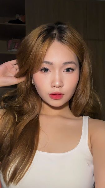 Lens 1 ngày - Kính áp tròng Smoky Bloom mang tông xám khói pha nâu lạnh, tạo hiệu ứng mắt sâu và cuốn hút.