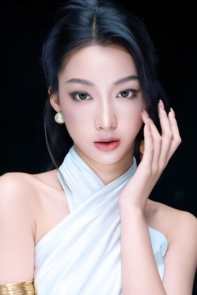 Lens 1 ngày - Kính áp tròng Smoky Bloom mang tông xám khói pha nâu lạnh, tạo hiệu ứng mắt sâu và cuốn hút.