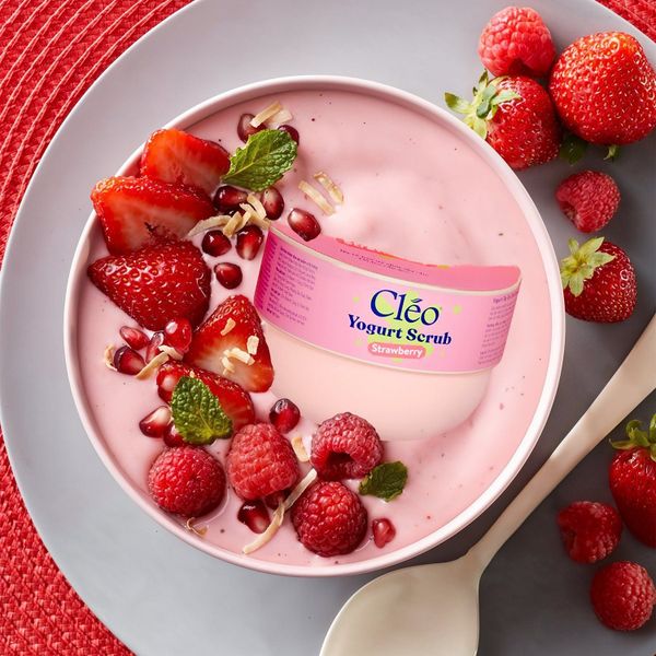Cleo Tẩy da chết Yogurt  Strawberry 200g