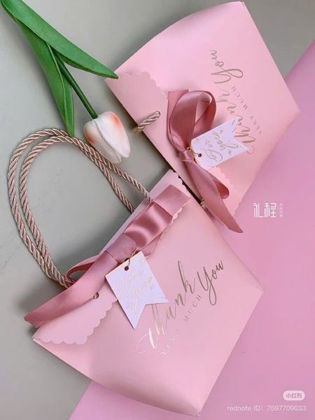 Túi Giấy Đựng Quà Kèm Nơ Thank You Very Much 17*8.5*20.5 cm #L Hồng