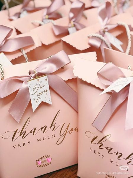 Túi Giấy Đựng Quà Kèm Nơ Thank You Very Much 17*8.5*20.5 cm #L Hồng