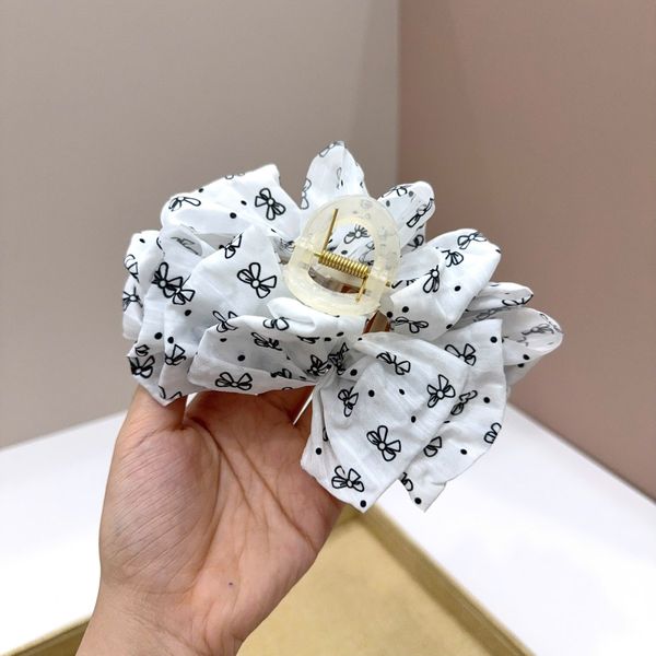 Cào vải in nơ trắng đen