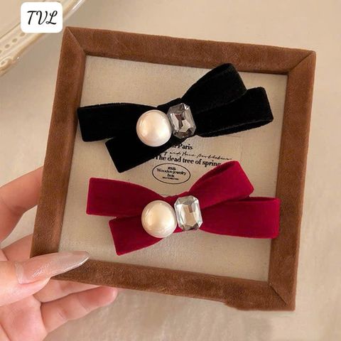 1 Kẹp nơ nhung trai đá đỏ đen