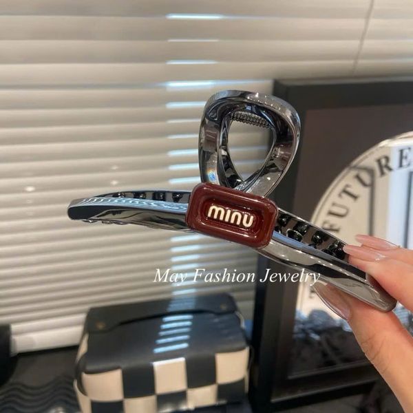 Cào T đỏ chữ minu + charm nơ