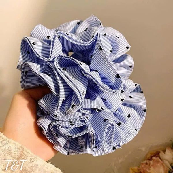 Scrunchies 4 lớp sọc xanh trái tim đen