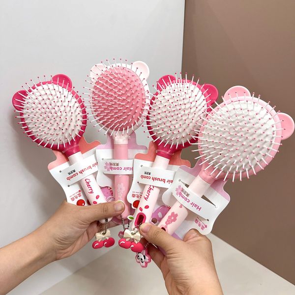 Lược gỡ rối tone hồng móc khoá charm