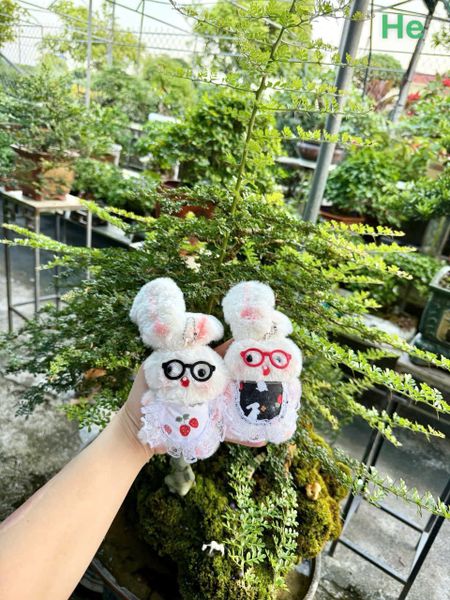 Móc khóa thỏ đeo yếm