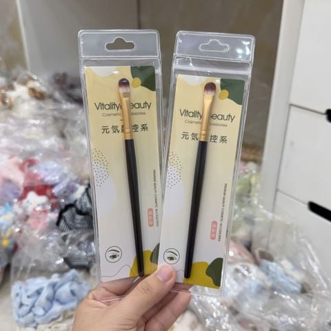 Cọ đen trang điểm mắt vitality