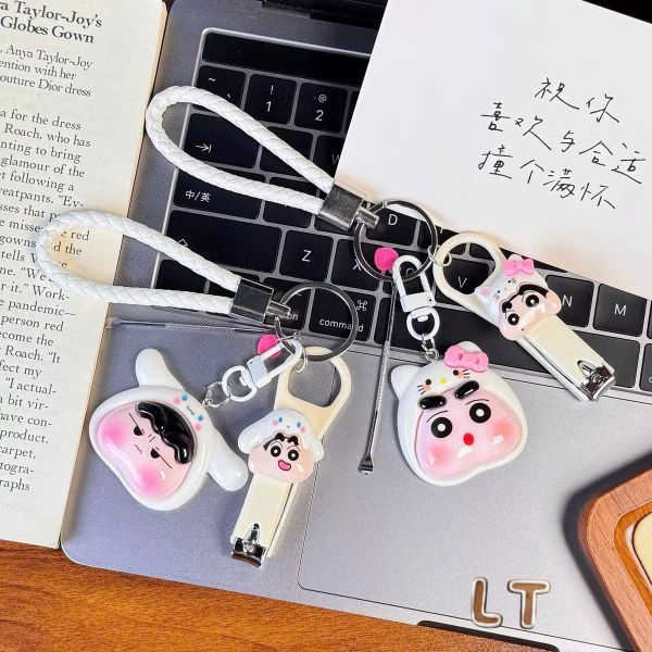 Móc khoá shin kèm bấm móng