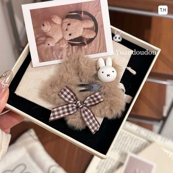 Tách sao lông charm thỏ nơ