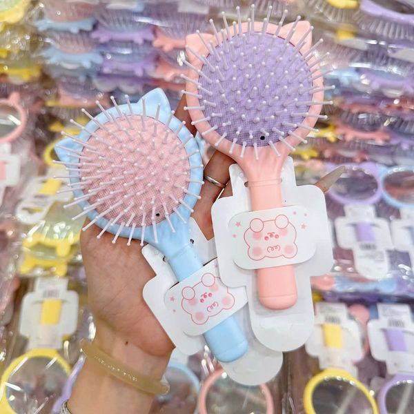 Gương lược thú màu pastel