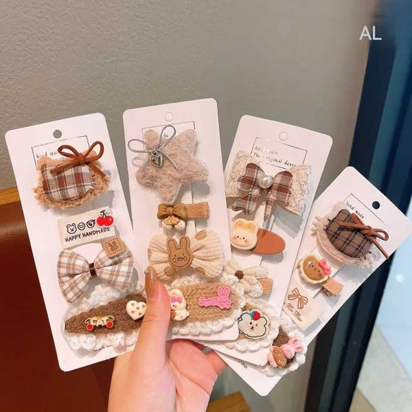 Vỉ 4 kẹp len tông nâu ts B34