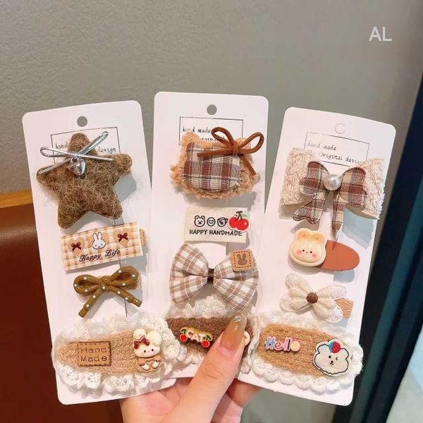 Vỉ 4 kẹp len tông nâu ts B34