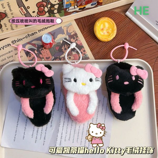 Móc khóa dép lông mèo kitty