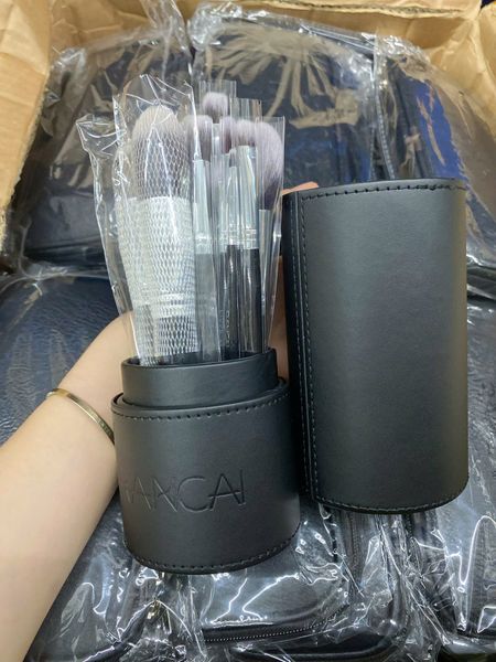 RANCAI Bộ Cọ Trang Điểm 12 Cây Màu Đen Kèm #Cán Bạc - Hộp Da tròn