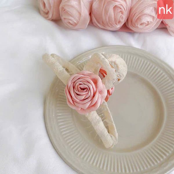 Cào hoa hồng vải