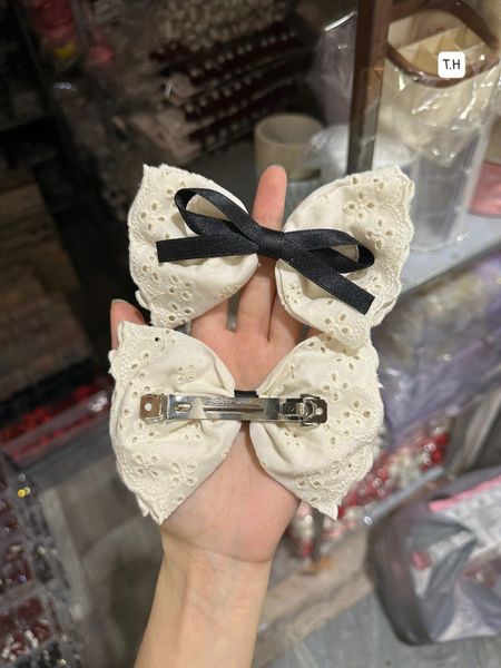 KẸP BẤM nơ ren màu trắng nơ đen