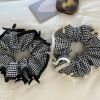 Scrunchies caro trắng đen viền bèo đính 3 nơ