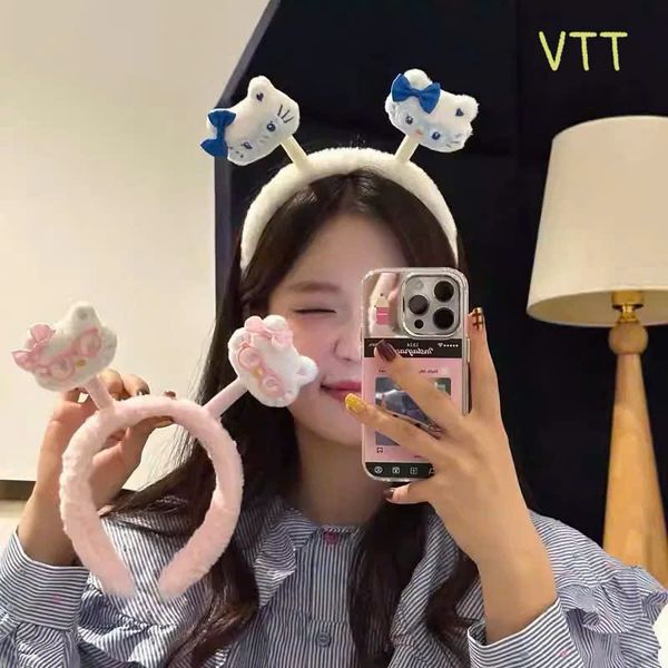 Cài 2 đầu mèo đeo kính