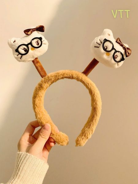 Cài 2 đầu mèo đeo kính