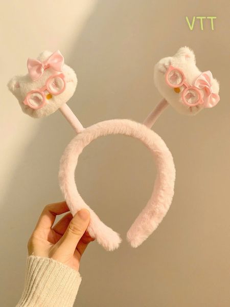 Cài 2 đầu mèo đeo kính