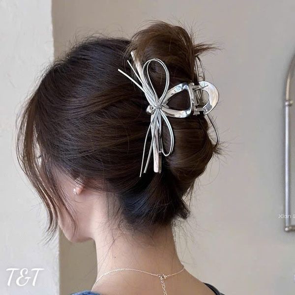 Cào thắt nơ tim đen trắng