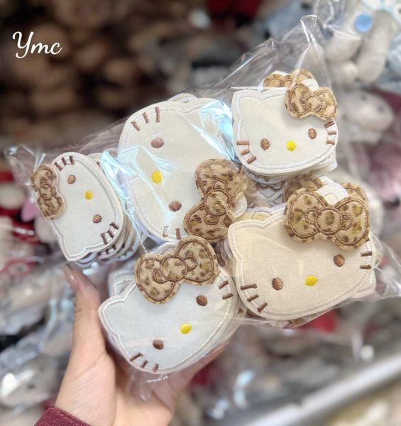 Dán mái kitty trắng