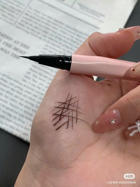 LEEINTO Bút Kẻ Mắt Pink Tube Brightening Eyeliner