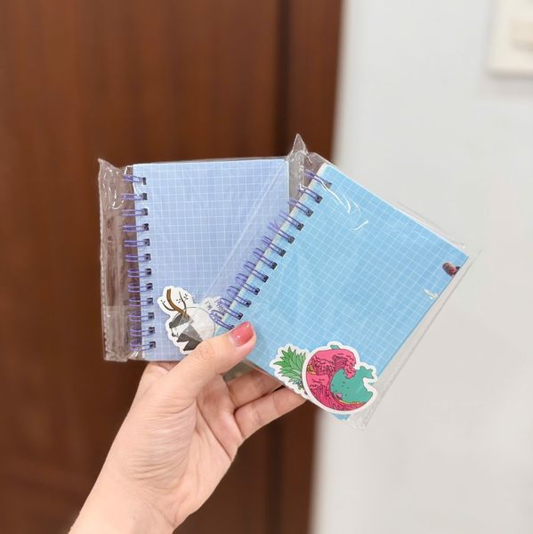 Sổ lò xo caro xanh giấy in hình