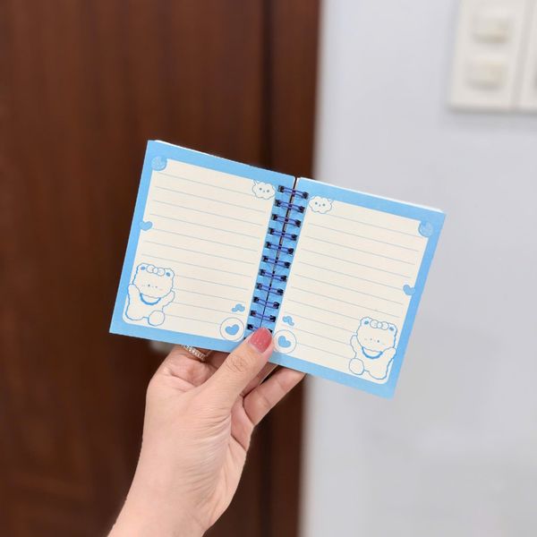 Sổ lò xo caro xanh giấy in hình