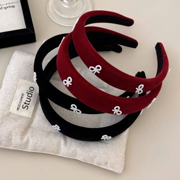 Cài xốp đỏ - đen bản lớn họa tiết nơ