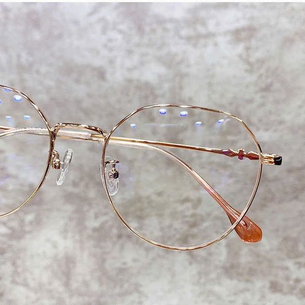 Kính gọng sắt đuôi pha màu