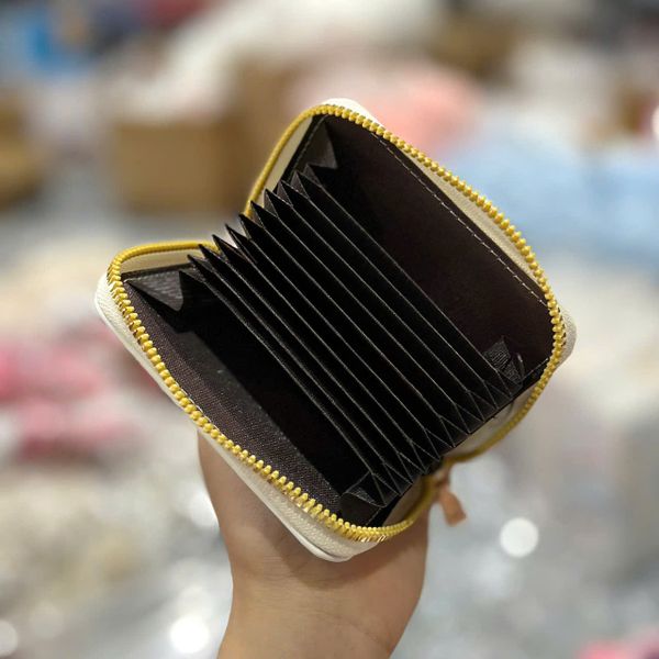 Ví ngắn 8 ngăn kitty