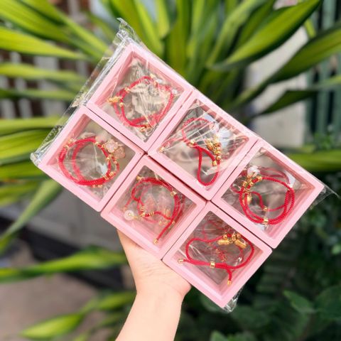 Vòng tay hộp dây đỏ may mắn