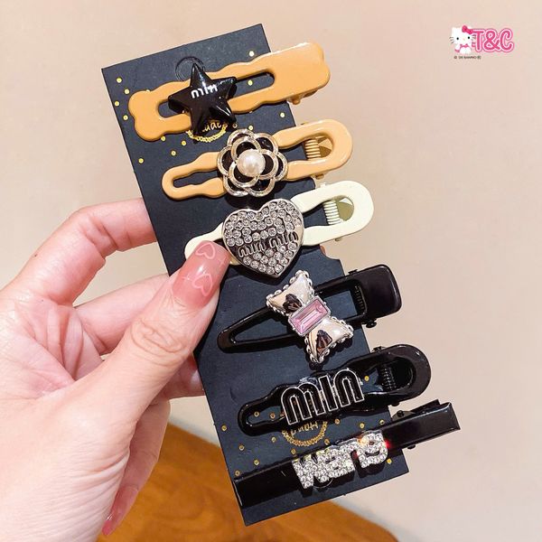 Vỉ 6-7 kẹp charm hiệu ( vỉ đen )