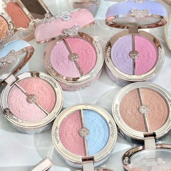 Phấn Má Hồng Flower Knows Butterfly Cloud Collar 6g Highlight và Má hồng 2in1