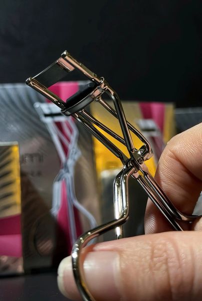 (Loại nhỏ) Kẹp mi góc, bấm góc mi OUMI NO.215