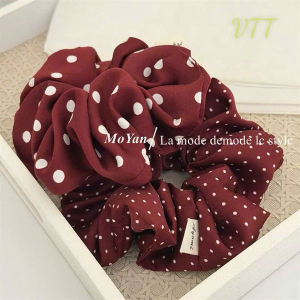 Scrunchies đỏ đô chấm bi