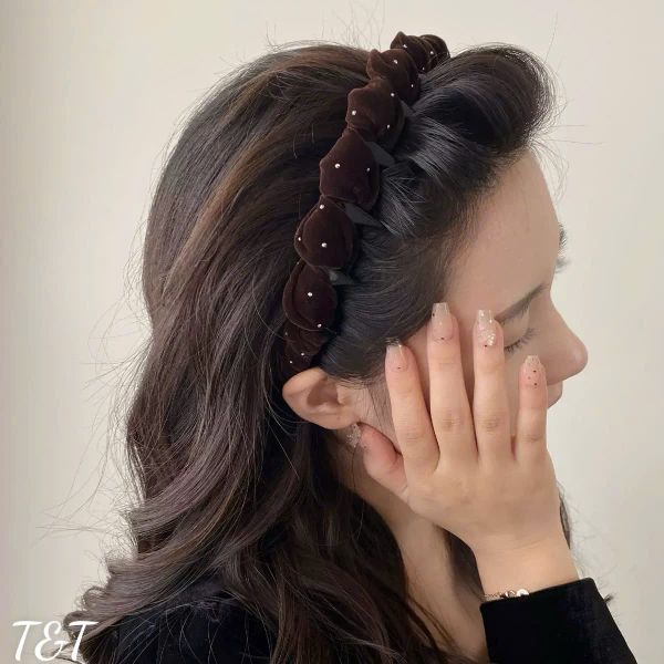 Xược nhung chấm đá