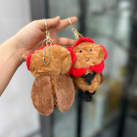 Móc khóa gián đeo hoa