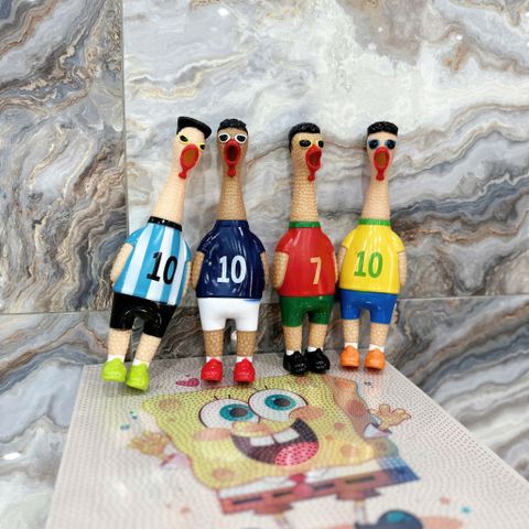 Gà bóp kêu cầu thủ bóng đá size nhỏ