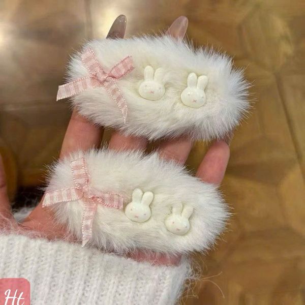 1 chiếc Kẹp mỏ vịt lông trắng đính charm nơ