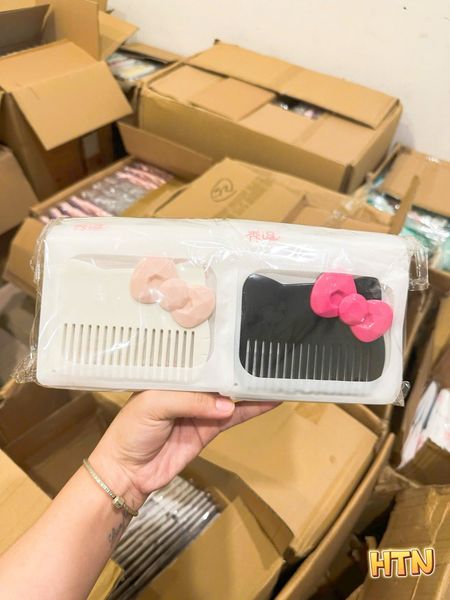 Lược nơ kitty vuông